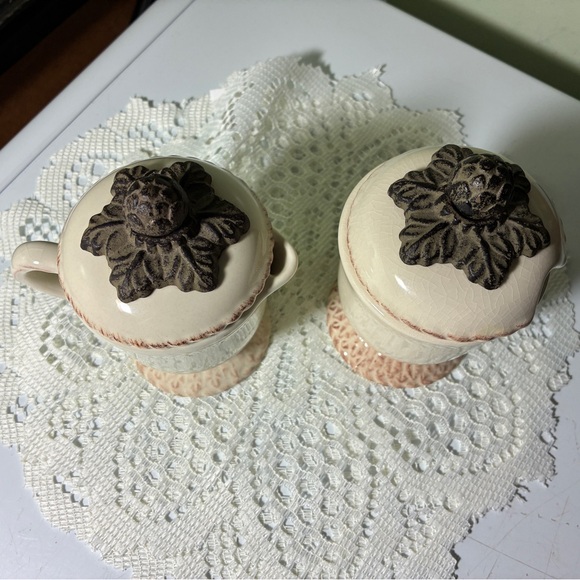 Vintagecream-colored ceramic sugar bowl and creamer set features decorative lids - Picture 2 of 8